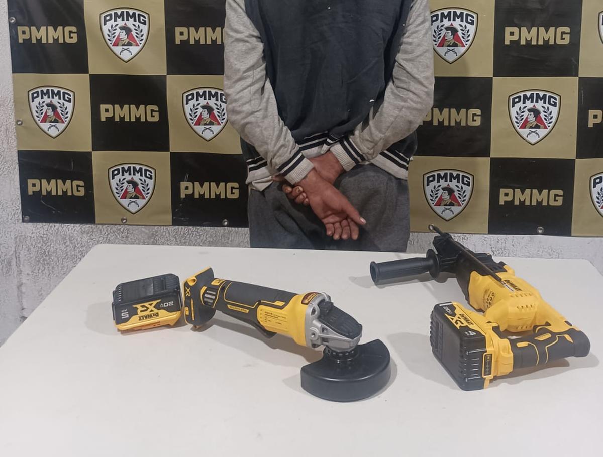 Equipe da GEPMOR prendeu homem que confessou ter furtado e tentava revender uma bateria no Parque São Geraldo, em Uberaba. (Foto/Divulgação/PMMG)