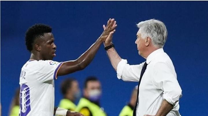 Vini Jr e Carlo Ancelotti, nos bons momentos de Real Madrid (Foto/S. Bustamante Soccrates)