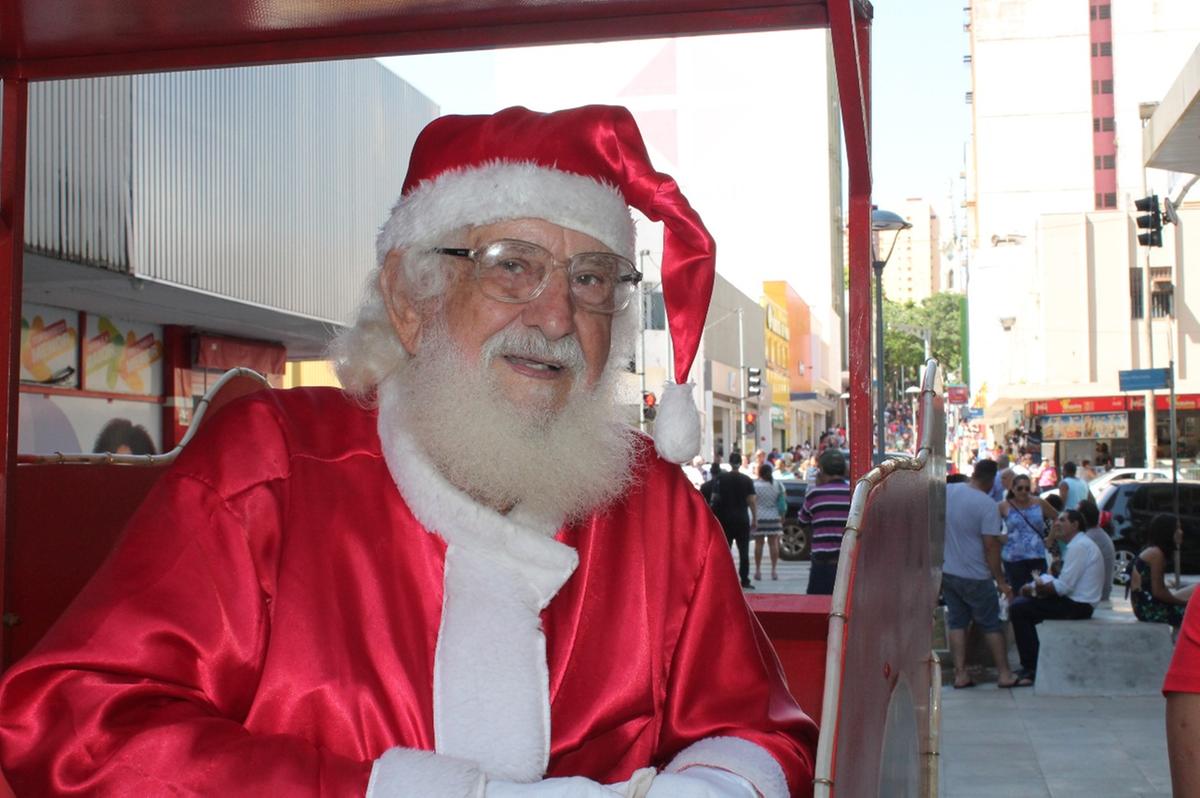 Alexandre Geraldino, o Papai Noel da CDL Uberaba, morreu aos 96 anos, após dois meses de internação hospitalar. (Foto/Divulgação)