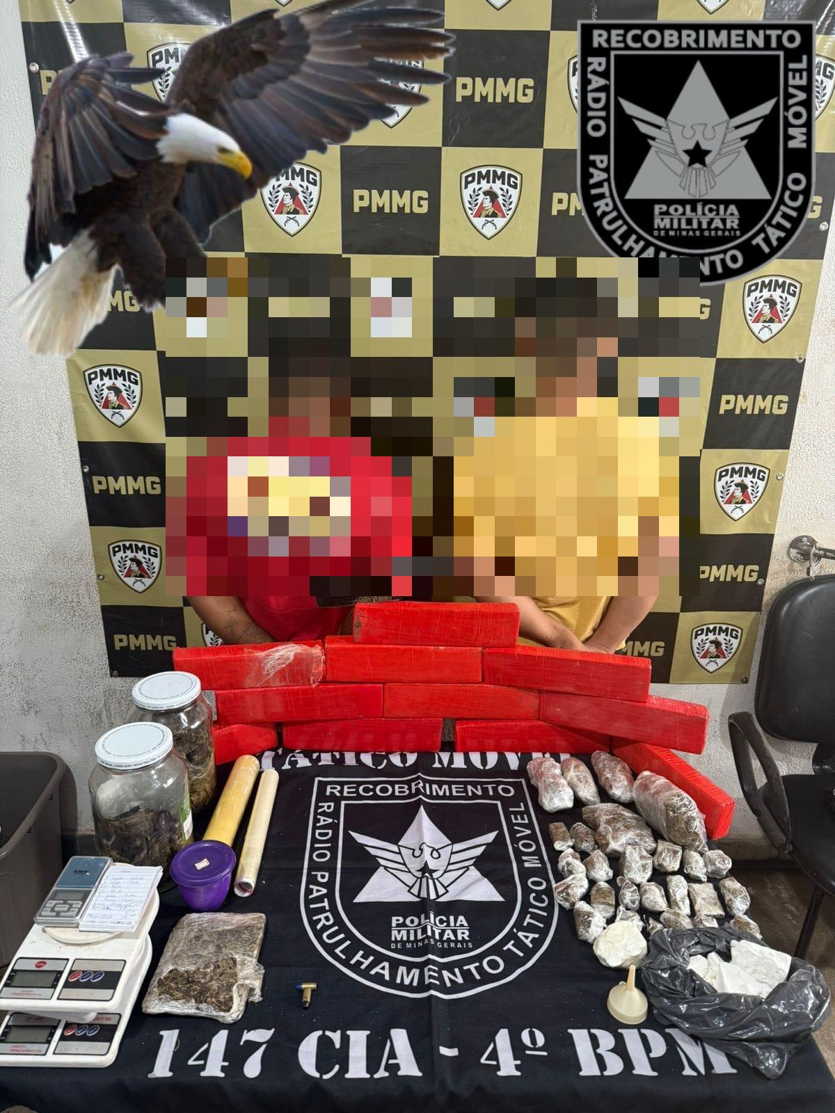 PM desmantela esquema de delivery de drogas em Uberaba: 11 quilos de maconha, cocaína, munições e materiais do tráfico foram apreendidos. (Foto/Divulgação/PMMG)