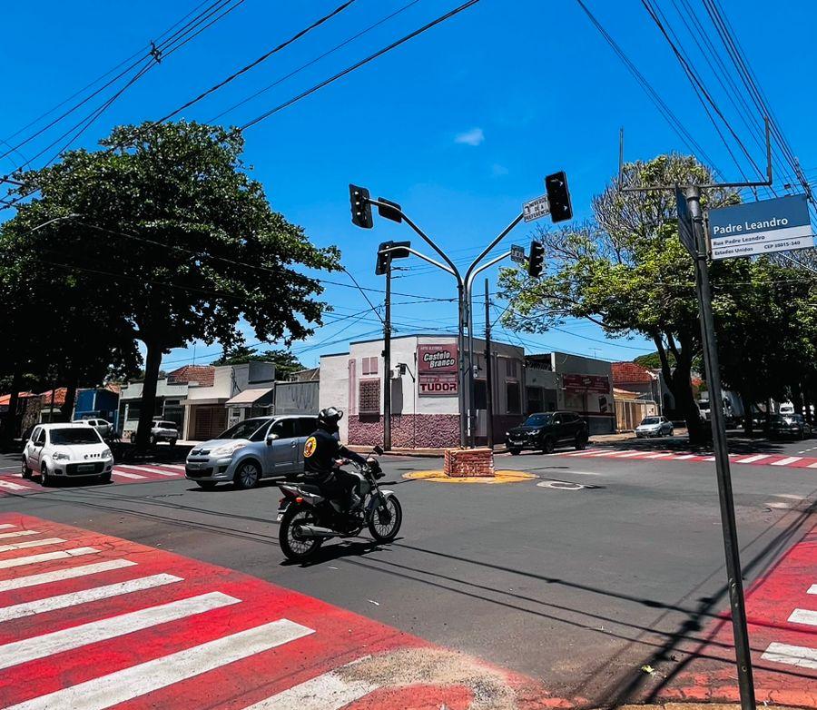 No bairro Estados Unidos, cruzamentos importantes ficaram sem sinalização, comprometendo o trânsito e aumentando o risco de acidentes (Foto/Joanna Prata)