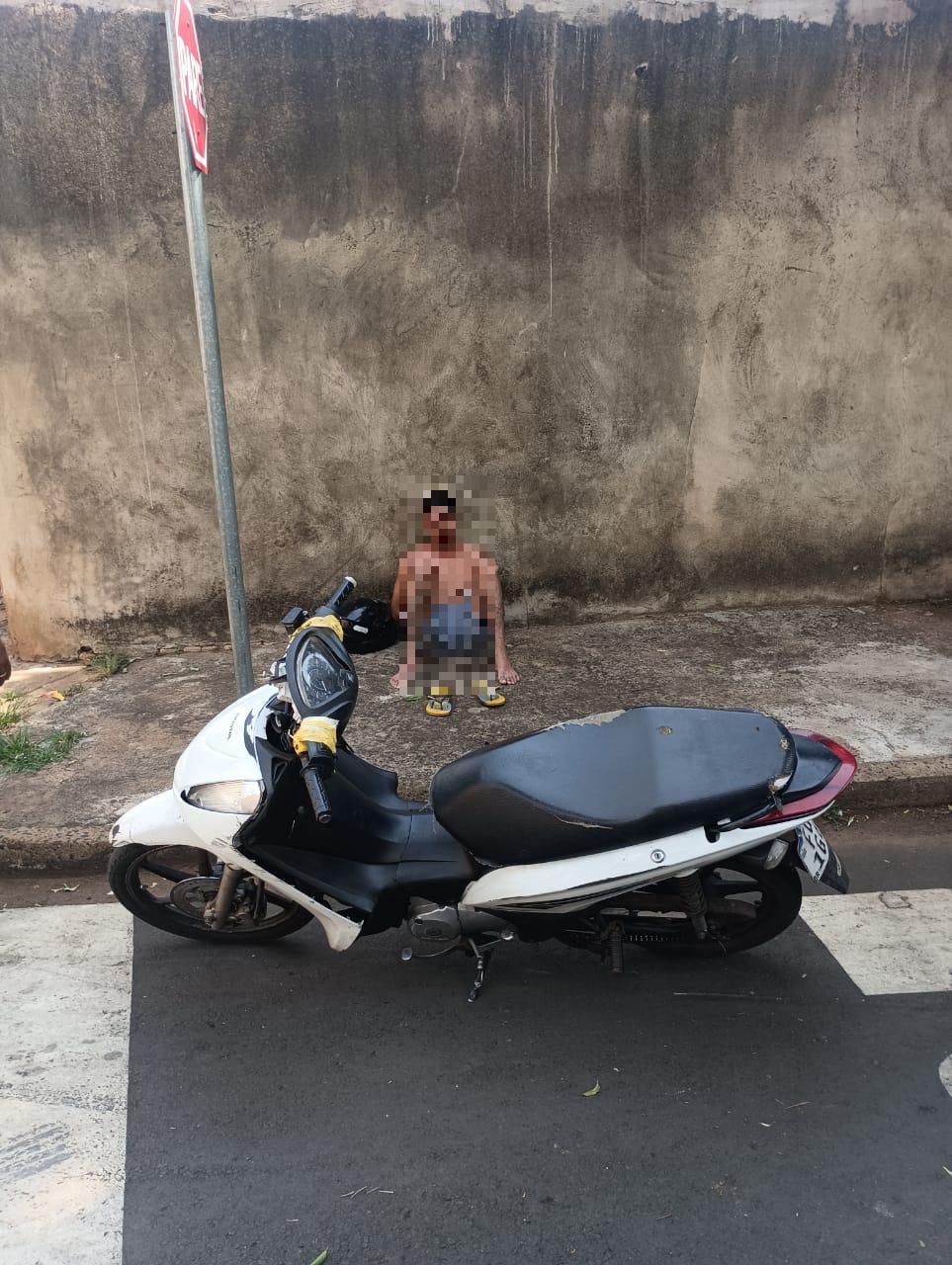 Motociclista tentou fugir da PM em alta velocidade pelas ruas do Quiabo; homem foi preso por embriaguez e porte de droga. (Foto/Divulgação/PMMG)