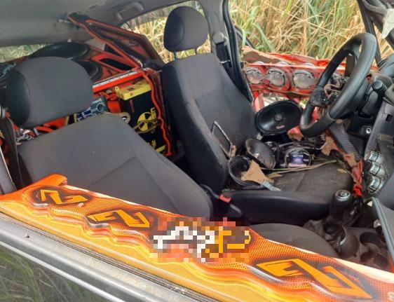 Motorista de 26 anos teve fratura exposta e foi levado ao Hospital Escola. (Foto/Divulgação/PMMG)