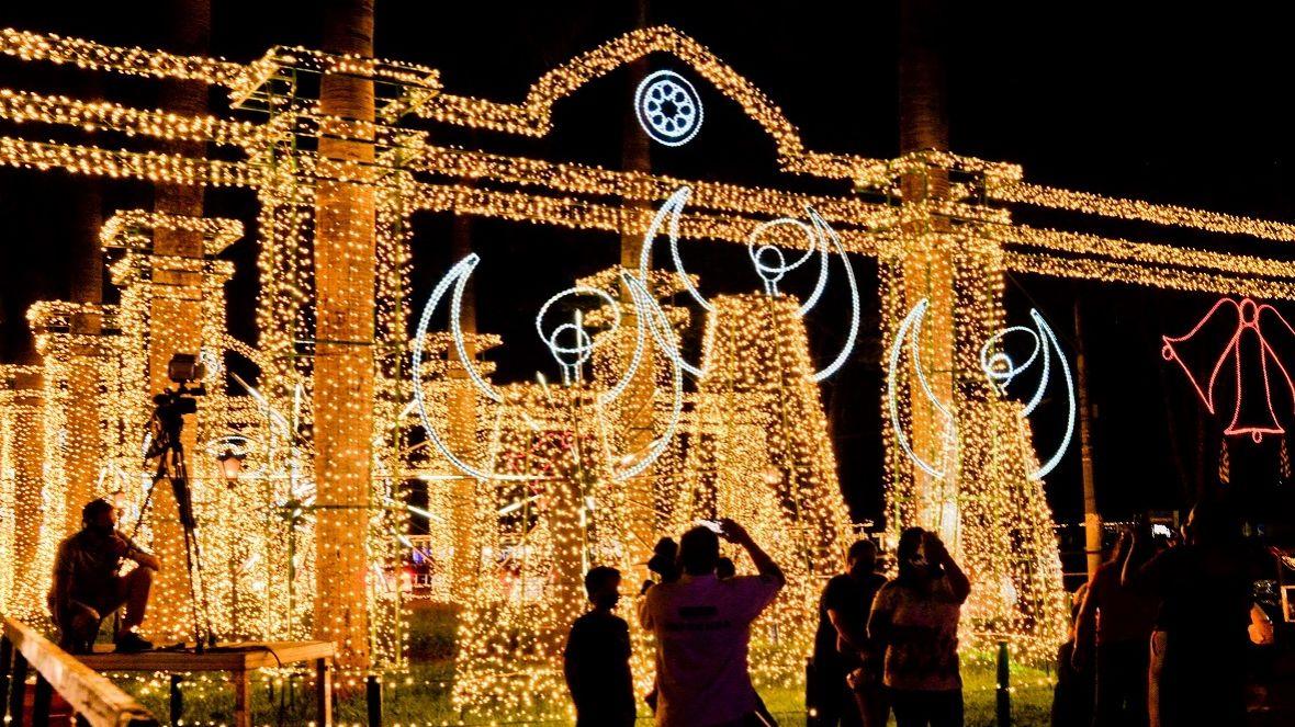 A cerimônia de abertura está marcada para as 19h, com o aguardado acender das luzes, que este ano contará com mais de 1 milhão de microlâmpadas espalhadas por diversos pontos do parque (Foto/Reprodução)