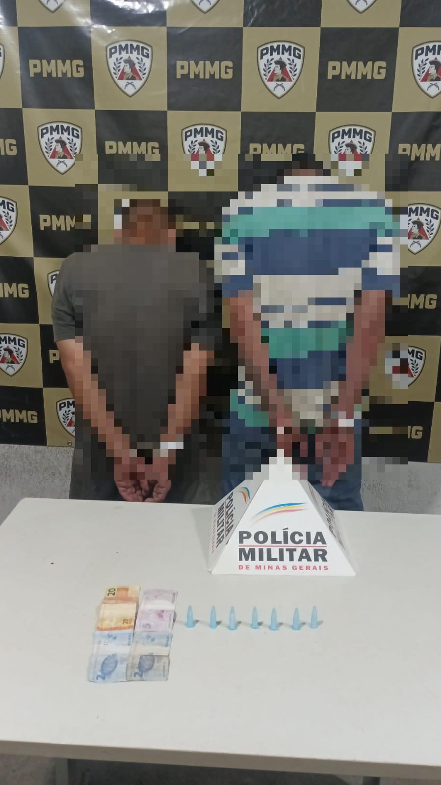 Material apreendido pelo Tático Móvel durante ocorrência de tráfico de drogas no bairro Quiabo, em Uberaba. (Foto/Divulgação)