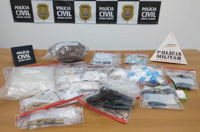 Durante as diligências, dois suspeitos foram presos e autuados em flagrante, sendo um pelos crimes de porte ilegal de arma de fogo de uso restrito e tráfico de drogas e o segundo pelo crime de tráfico de drogas (Foto/Divulgação)