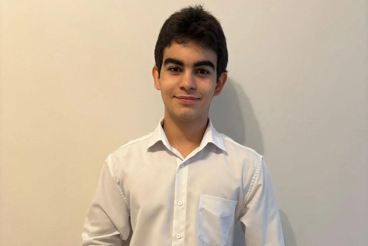 Caio foi incluído entre os 100 jovens mais brilhantes do mundo e celebrou a conquista como fruto de anos de dedicação (Foto/Reprodução)