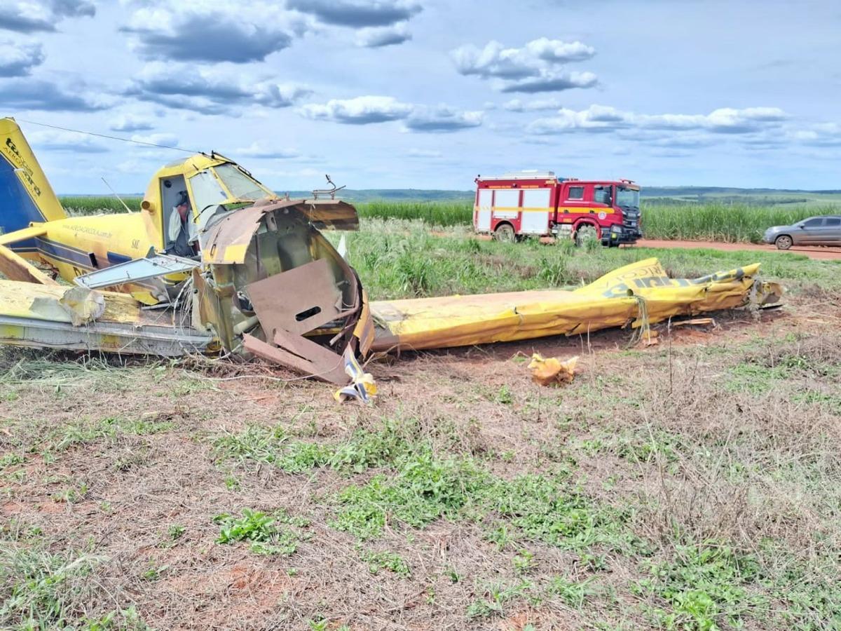 Avião caiu em um local de difícil localização, e a vítima não sofreu ferimentos graves (Foto/Corpo de Bombeiros/Divulgação)