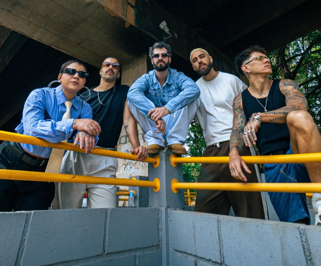 Formada em 2018, Lamparina é uma banda mineira que tem despontado no cenário nacional com canções que transitam entre a MPB e o pop, mesclando sonoridades repletas de brasilidade (Foto/Divulgação)