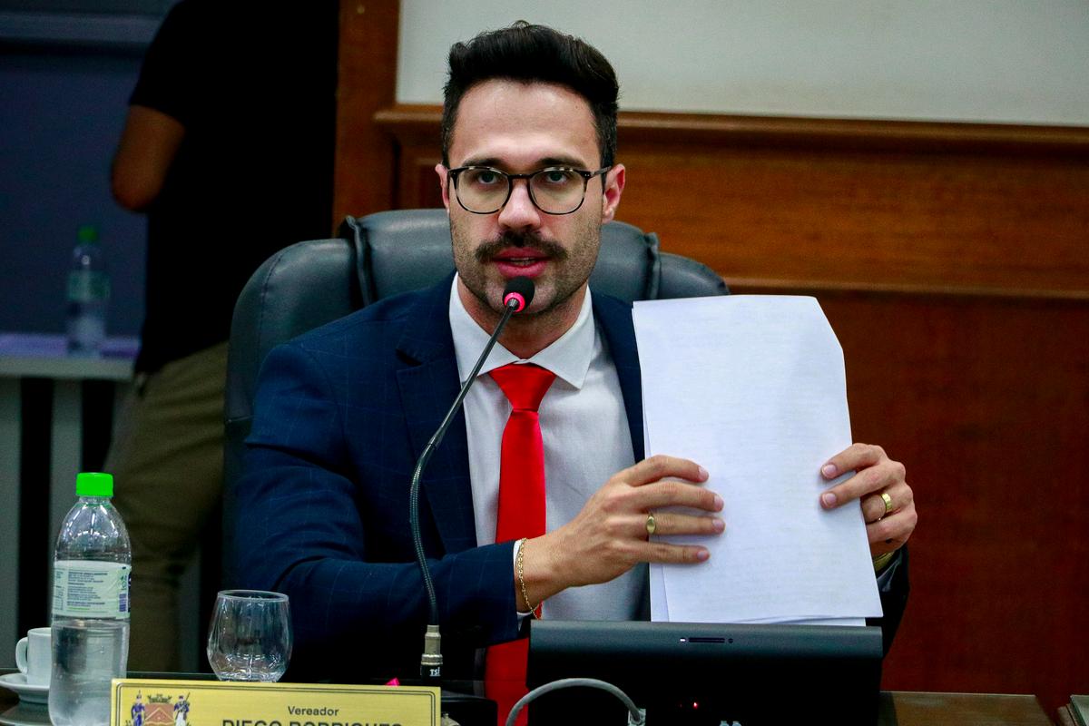 O vereador Diego Rodrigues (PDT) diz que a medida busca assegurar maior transparência e controle social na gestão do sistema de transporte coletivo (Foto/Rodrigo Garcia/CMU)