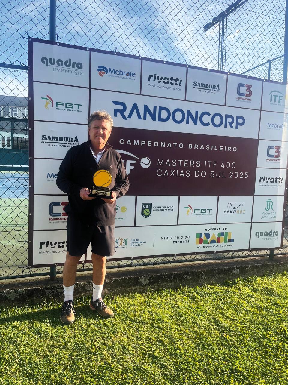 Uberaba está em todas, Pedro Zandonaide Filho foi campeã o na categoria 65+, No campeonato Brasileiro Masters ITF 400 em Caxias do Sul e somou 400 pontos no ranking mundial (Foto/Divulgação)