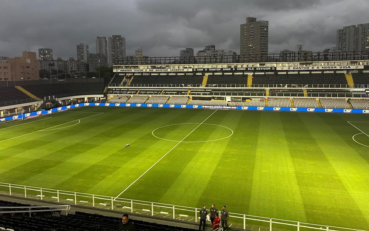 O lendário “Ataque dos 100 gols”, com Araken Patusca e Feitiço, comandou a maior goleada da história da Vila Belmiro: 12 a 1 sobre o Ypiranga em 1927 (Foto/Ulisses Lopresti/Lance!)