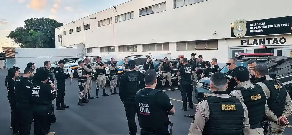 O grupo utilizava uma tática violenta: arremessava pedras e objetos perfurantes contra carros e caminhões para obrigar os condutores a parar (Foto/Divulgação)