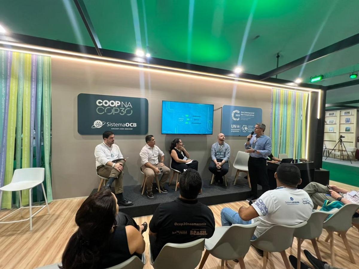 Alexandre Gatti, superintendente do Sistema Ocemg, apresenta MinasCoop Energia ao público na COP30 (Foto/Sistema Ocemg/Divulgação)