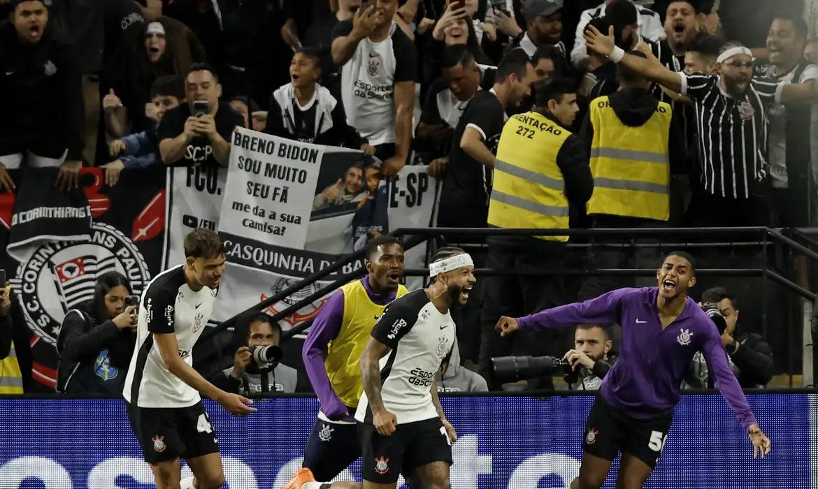 A vitória no Majestoso foi importante para o Timão alcançar os 45 pontos, assumindo a 10ª colocação da classificação e se afastando da zona do rebaixamento (Foto/Reuters/Marcelo Machado De Melo/Direitos Reservados)