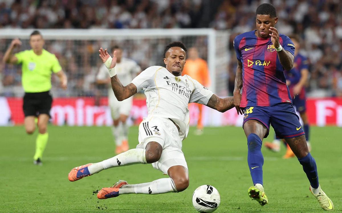 Éder Militão e Marcus Rashford em ação no duelo entre Real Madrid e Barcelona (Foto/Oscar DEL POZO/AFP)