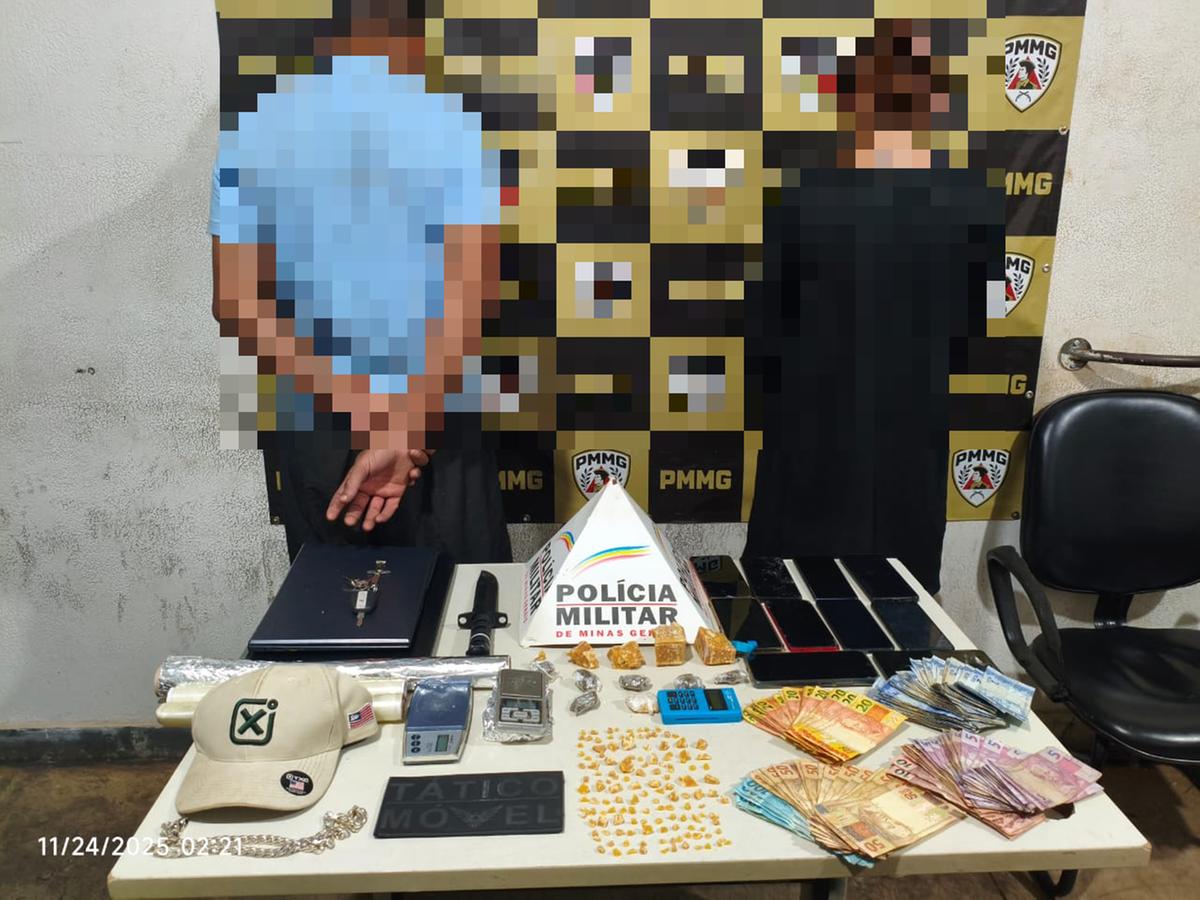 Materiais apreendidos e veículo recuperado pela Polícia Militar durante a operação nos bairros Silvério Cartafina e Jardim Esplanada. (Foto/Divulgação/PMMG)