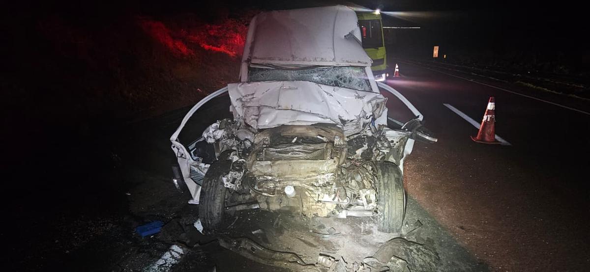 O motorista da Saveiro não resistiu aos ferimentos e morreu ainda no local da batida (Foto/Divulgação)