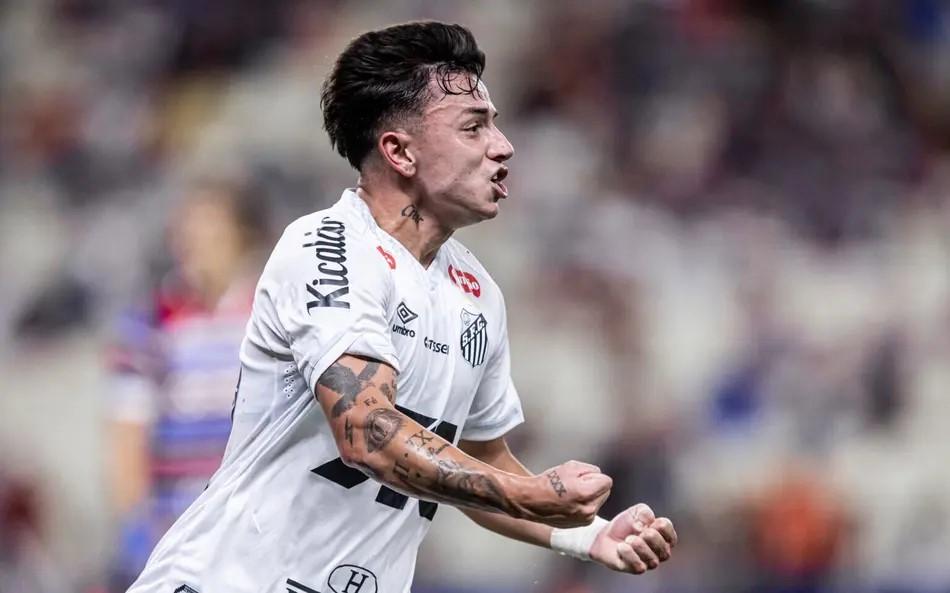 Guilherme cruzou com precisão, Barreal dominou no peito e finalizou de canhota, marcando um golaço, e tirou o Peixe do sufoco (Foto/Raul Barreta/SFC)