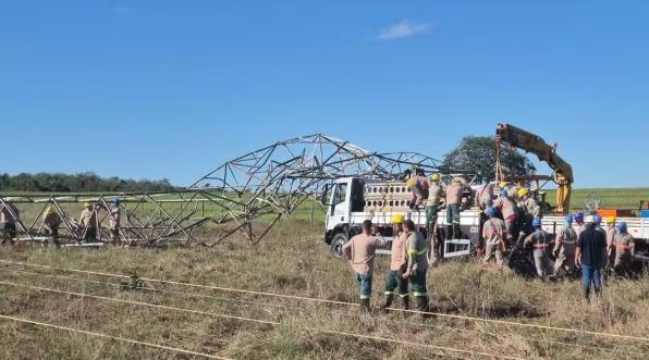 Queda de torrres doi causada pela forte chuva que atingiu a região (Foto/Divulgação)