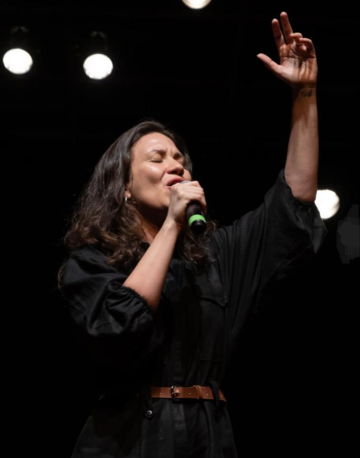 A artista é conhecida em Uberaba pelos trabalhos em MPB com influências de jazz, já lançou EP (Foto/Divulgação)