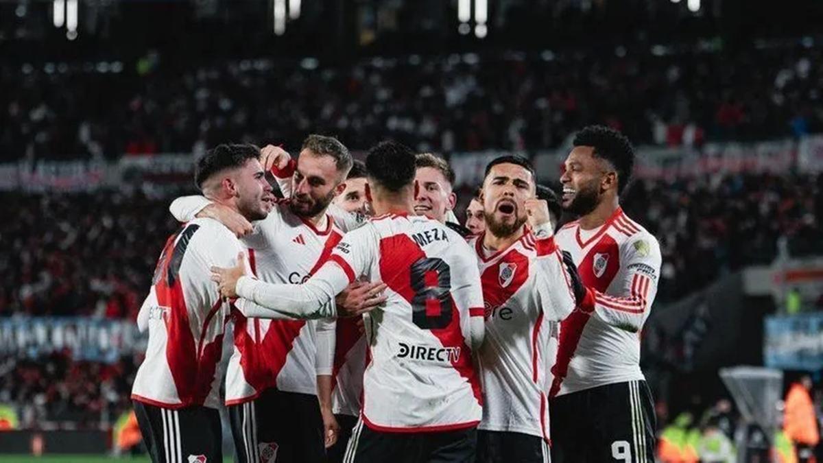 River chega ao fim da temporada pressionado, sem vaga garantida e olhando para o desempenho do arquirrival (Foto/Reprodução)