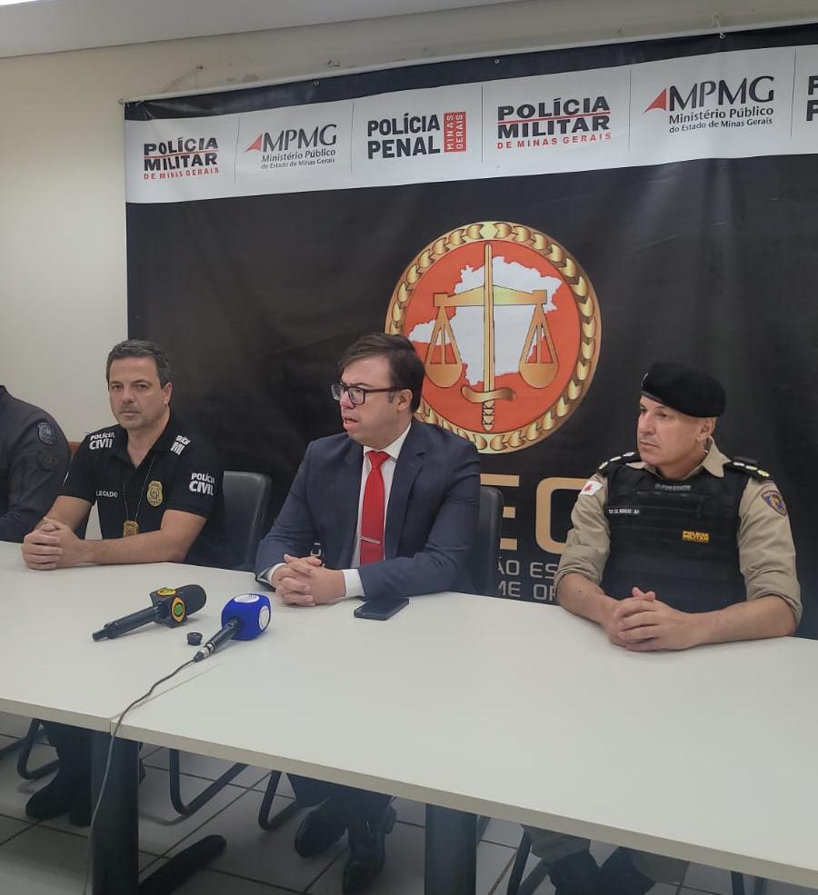 A ação contou com 100 agentes das forças policiais, segundo informações do delegado Papacidero. (Foto/Dandara Aveiro)