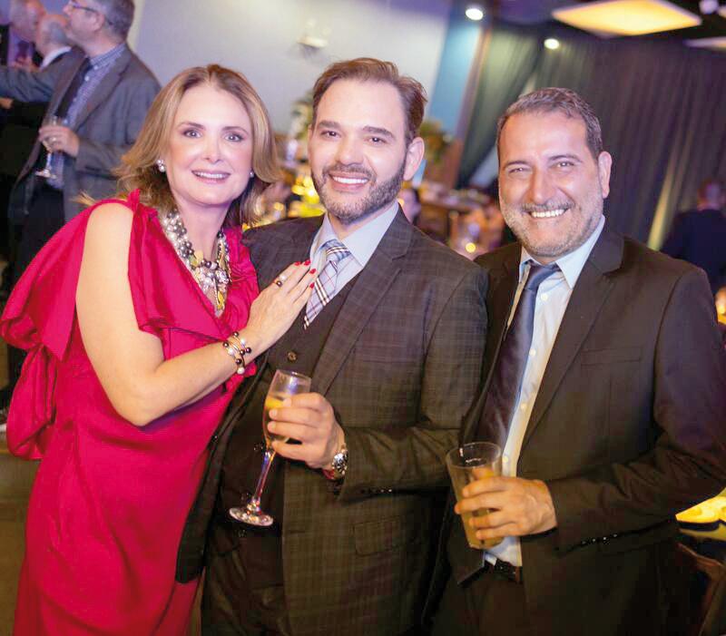 Maria Paula Mendes, Fábio Azevedo e Sérgio Murilo a noite de gala da ACIU (Foto/Arquivo pessoal)