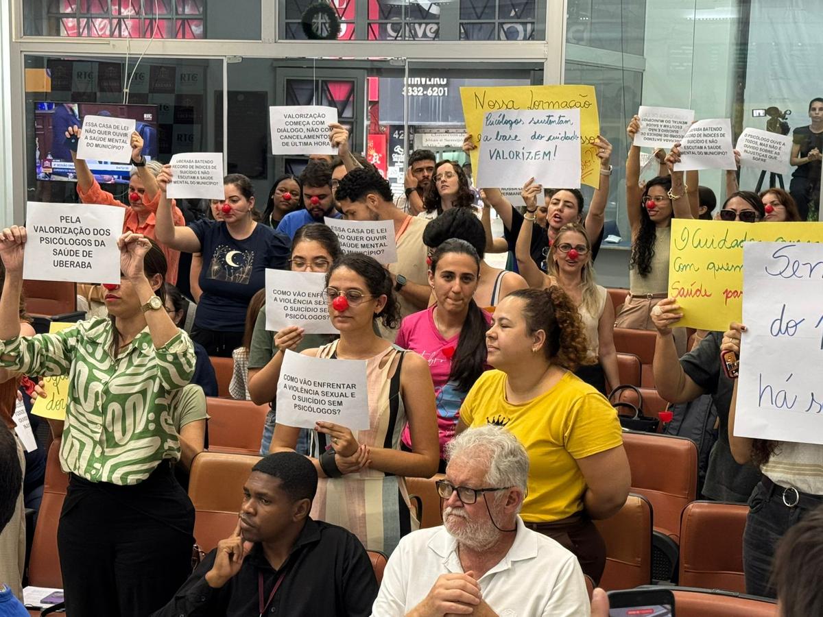 Profissionais da Saúde mental ocuparam o plenário da Câmara em manifestação por equidade salarial e apoio dos vereadores. (Foto/Reprodução)