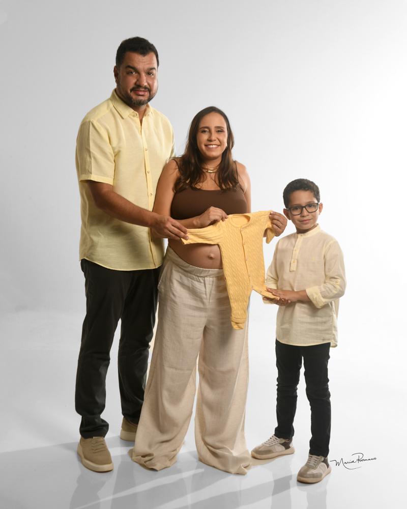 Maryah Bruno Carvalho Gomes e Guilherme Gomes com o primogênito, Breno à espera de Maria Vitória. (Foto/Marise Romano)