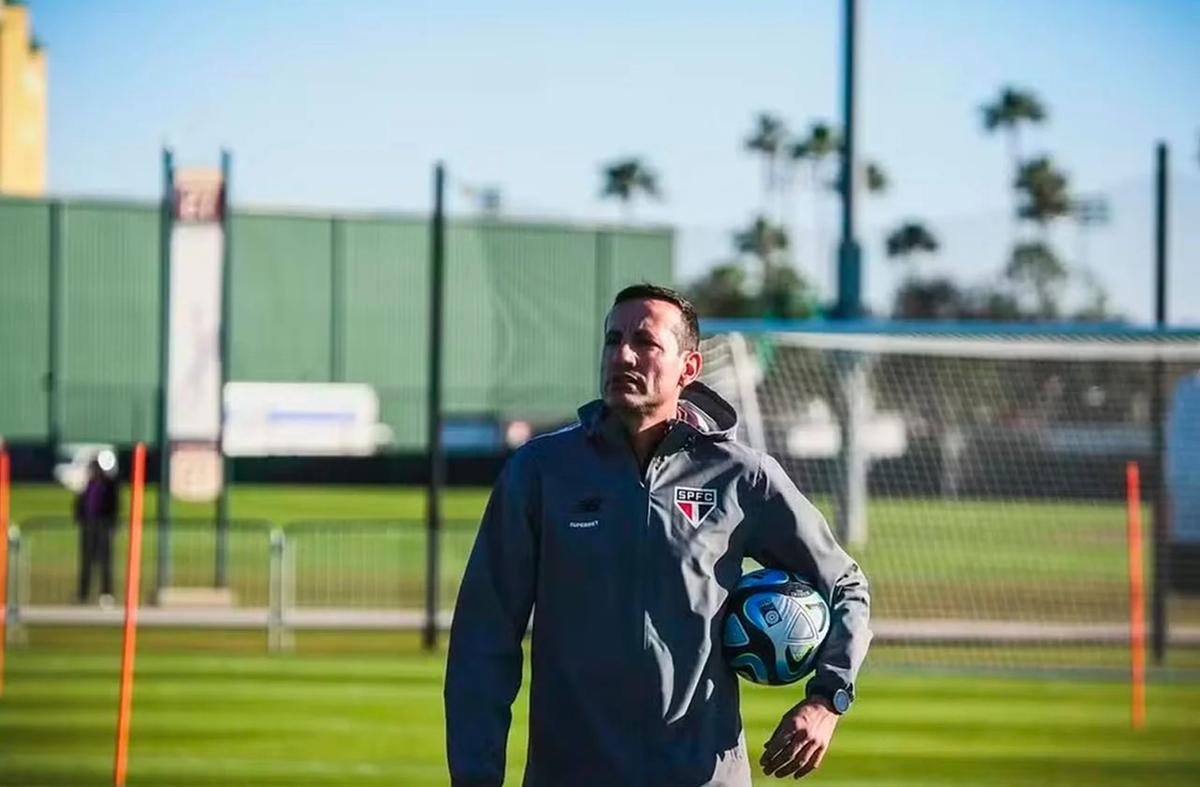 Entre os desligados está o fisiologista Luis Fernando de Barros (Foto/SPFC)