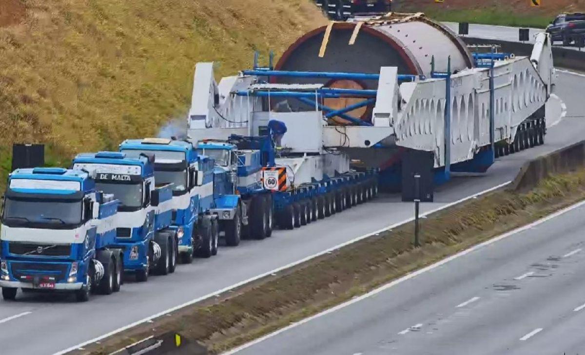 O trajeto atravessa Uberaba e Campo Florido por trechos das BR-050 e BR-262, onde o trânsito pode apresentar lentidão e retenções momentâneas, já que o veículo ocupa faixas adicionais e avança de forma reduzida (Foto/Reprodução)