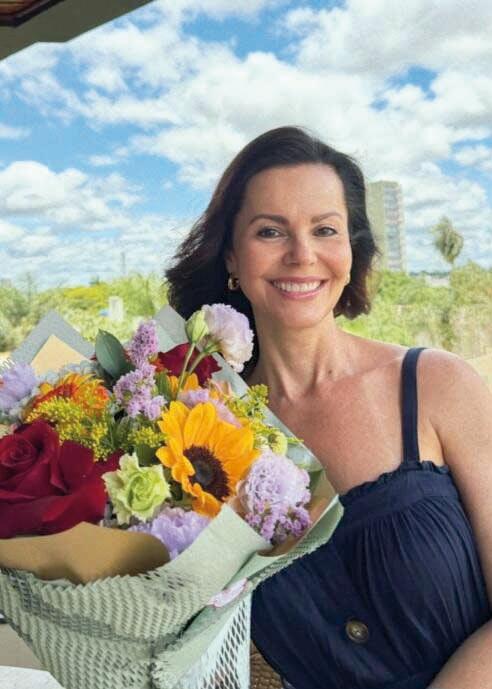 Flores para Flávia Hueb, aniversariante deste comecinho de mês (Foto/Arquivo pessoal)