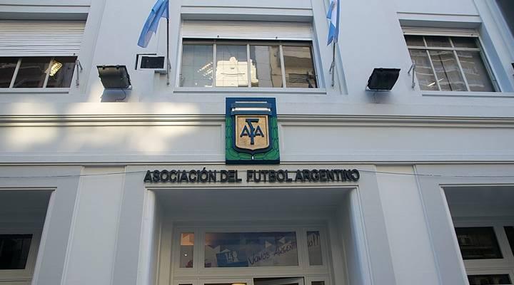 A Justiça busca identificar se a AFA operava utilizando laranjas e se oferecia empréstimos a clubes em troca de vantagens (Foto/Arquivo)