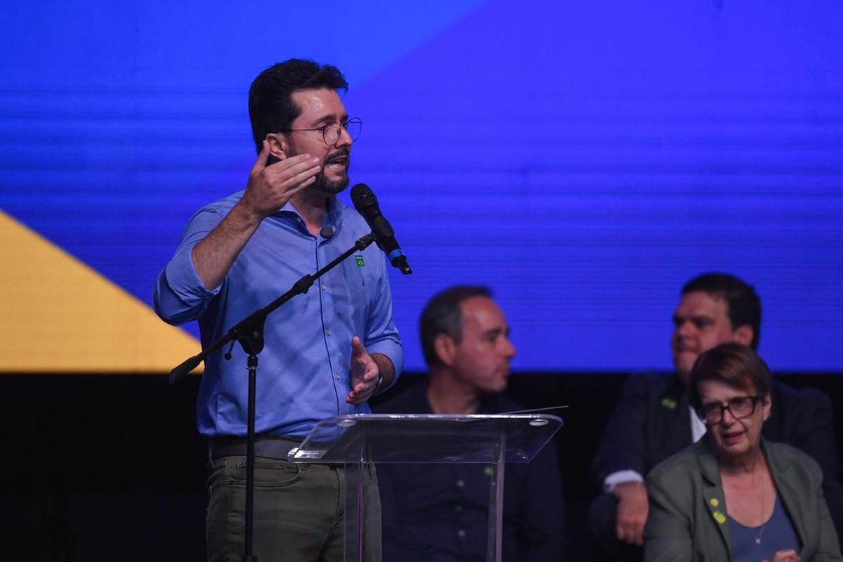 Prefeito de Patos de Minas e presidente da Associação Mineira de Municípios, durante evento em BH, onde falou sobre a necessidade de fortalecimento dos municípios (Foto/Reprodução)