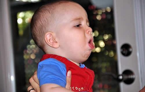 Minas Gerais lidera número de casos de coqueluche no país em 2025;  caso em Uberaba foi registrado em bebê com menos de um ano (Foto/Reprodução/Imagem ilustrativa)