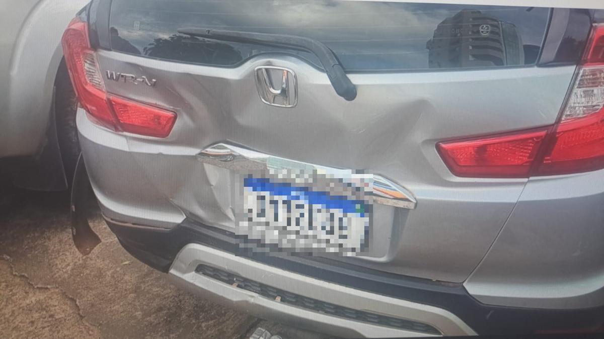 Acidente envolvendo três veículos deixa uma jovem levemente ferida na Avenida Leopoldino de Oliveira. (Foto/Divulgação/PMMG)