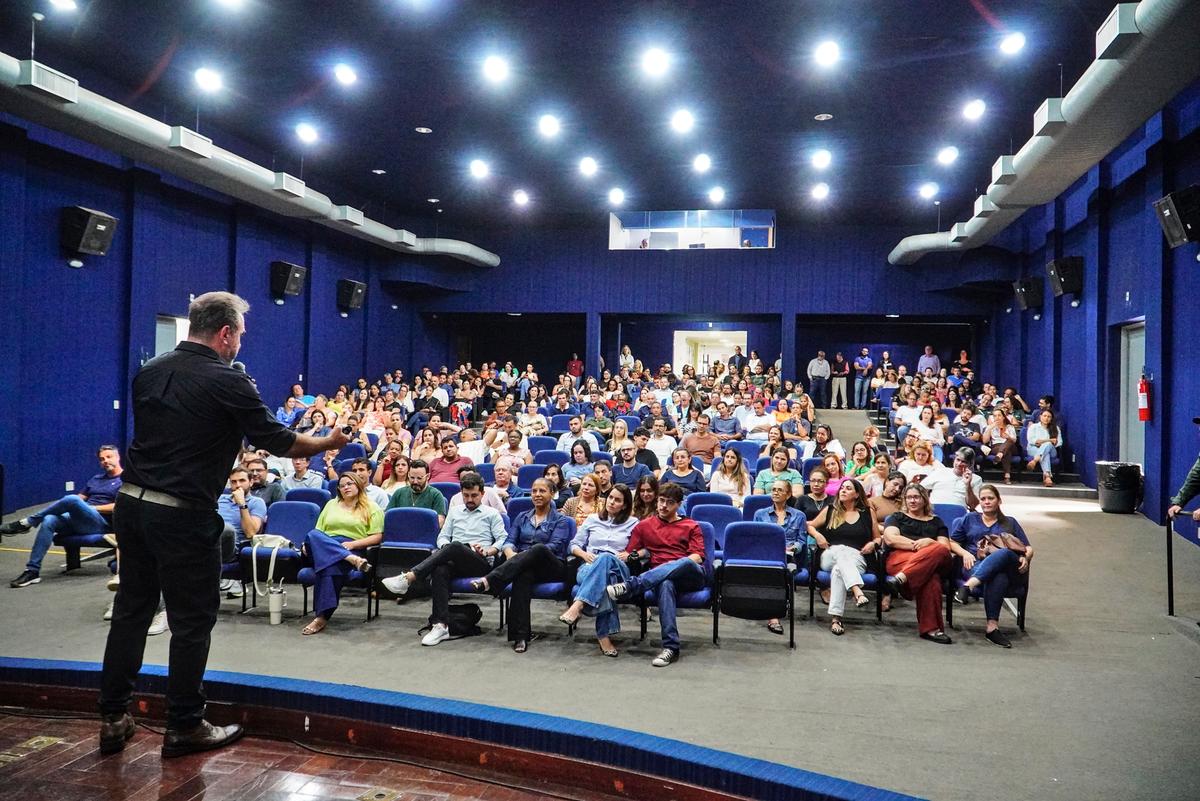 Foram abordados conceitos práticos de marketing pessoal durante a apresentação (Foto/Lílian Veronezi/PMU)