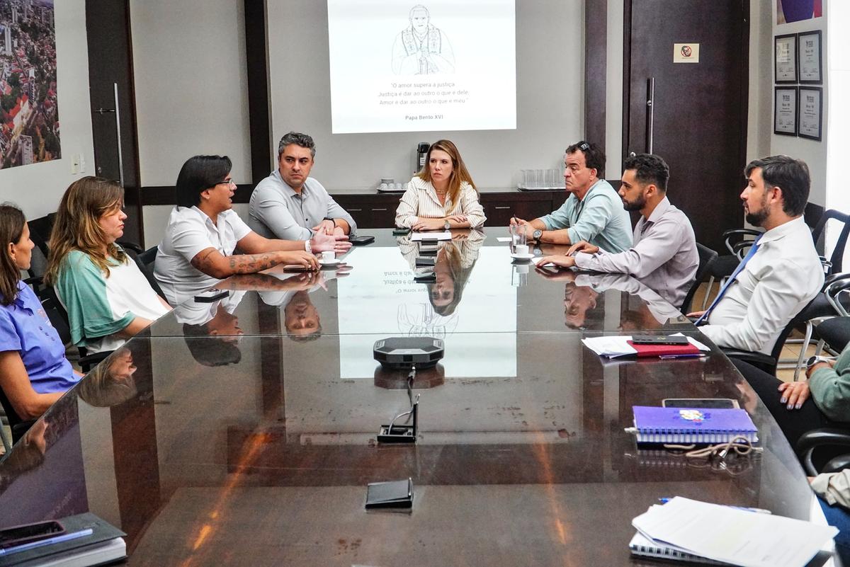 Prefeita Elisa Araújo se reuniu com a direção do Sindicato para tratar da situação jurídica de servidores aposentados e também da ativa que teriam vinculação com o Regime Geral de Previdência (Foto/Divulgação)