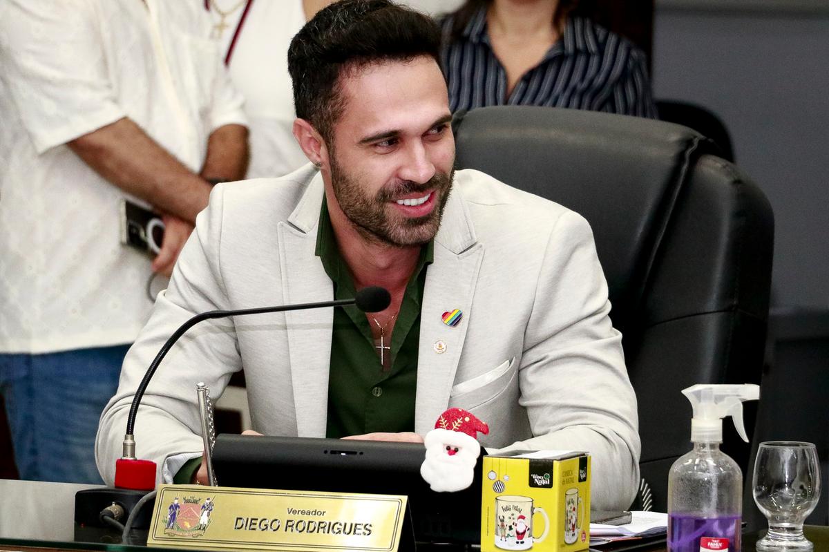 Vereador Diego Rodrigues apresentou defesa acatada pela comissão, que entendeu não ter havido gravidade que o levasse à cassação (Foto/Rodrigo Garcia/CMU)