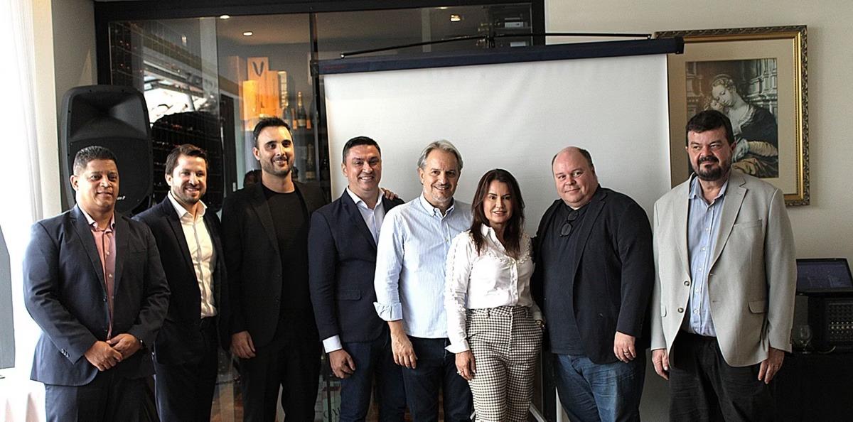 Rodrigo Magalhães, Anderson Campos, Gustavo Faria, Tiago Fonseca, Adriano Buldrini, Joelma Matos, Ricardo Melillo e André Lacerda (Foto/Divulgação)