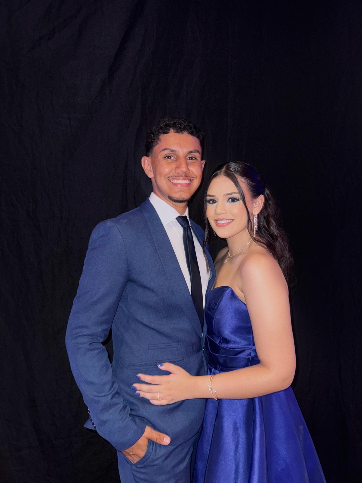 Os namorados Cláudio Fernandes e Bruna Marquez comemoraram no dia 13 de dezembro na Casa do Folclore o baile de formatura do 3° ano, Escola Estadual Professora Corina de Oliveira (Foto/Arquivo pessoal)