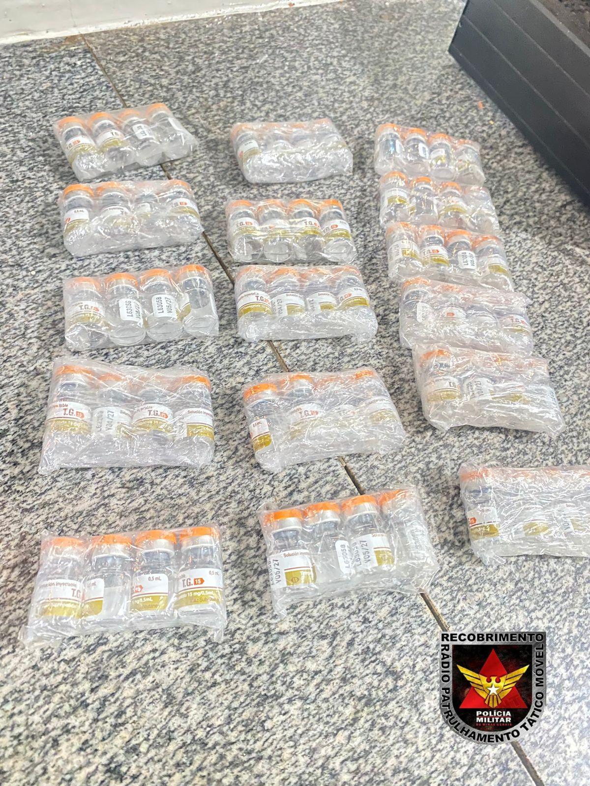 No interior do automóvel, os policiais localizaram 60 ampolas do medicamento Tirzepatida (T.G. 15 mg/0,5 ml) (Foto/Divulgação)