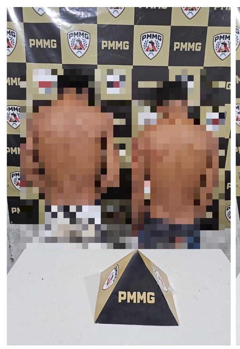 Suspeitos detidos pela Polícia Militar após abordagem e reconhecimento pela vítima; ocorrência foi encaminhada à Polícia Civil para investigação (Foto/Divulgação)