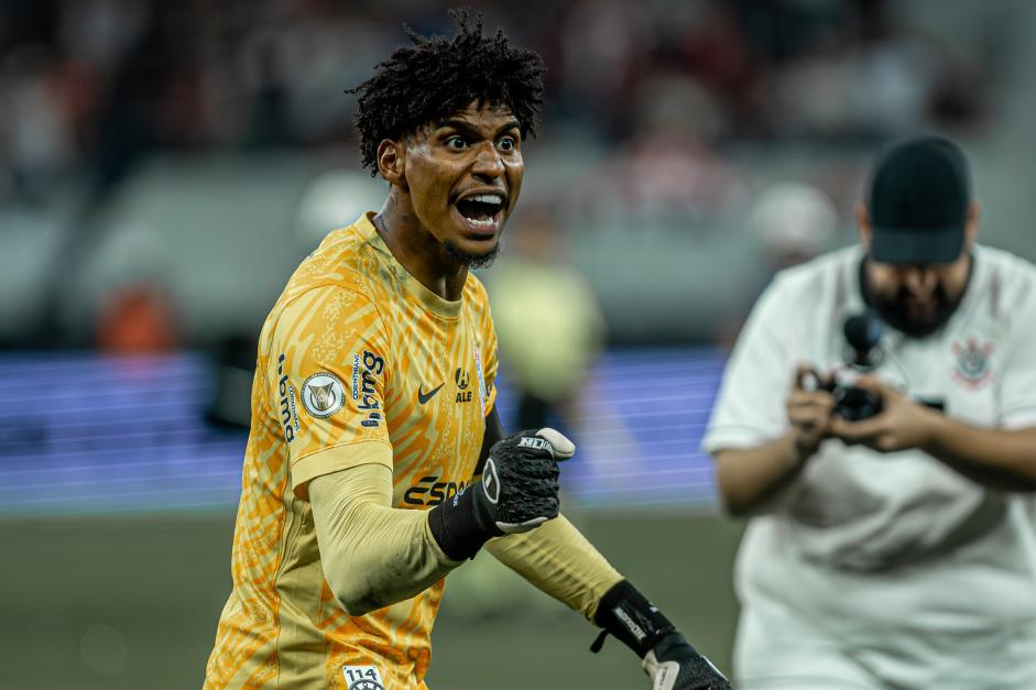 Hugo Souza destaca controle emocional como fator decisivo para o Corinthians buscar o título contra o Vasco no Maracanã. 