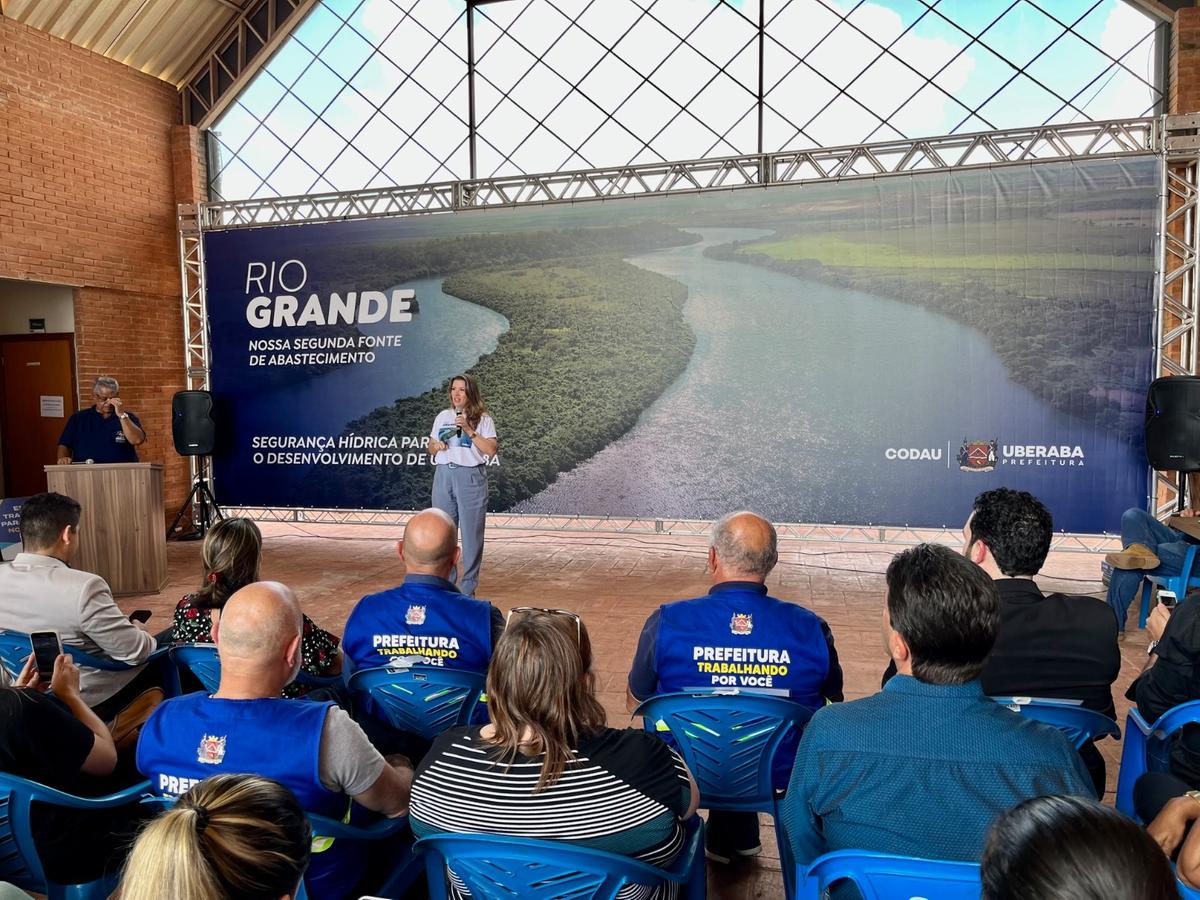 Prefeita Elisa Araújo, quando do lançamento do projeto de captação de água no rio Grande, que agora está em fase de licitação  (Foto/Arquivo)