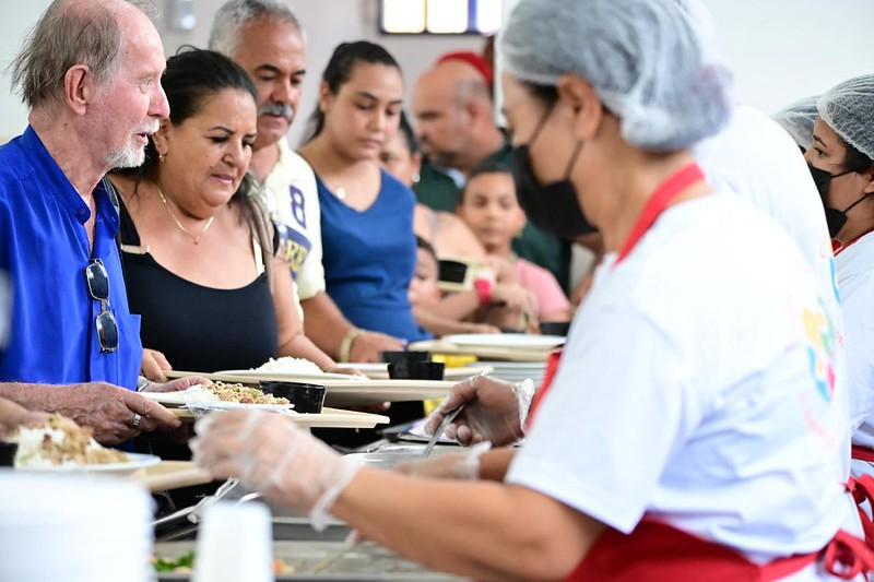Além do cardápio diferenciado, os usuários também puderam acompanhar uma apresentação musical especial, conduzida por servidores da Fundação Cultural de Uberaba (Foto/Divulgação)