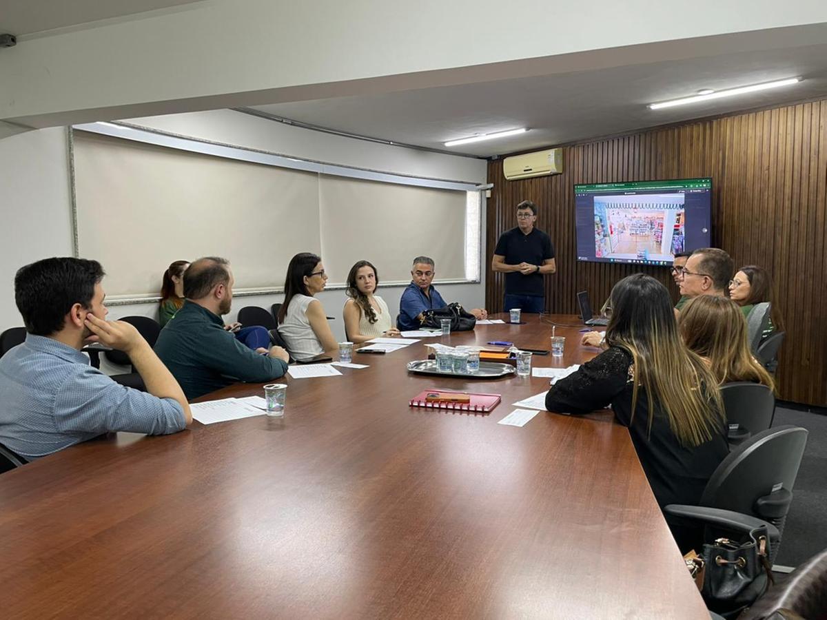 Realizadas na tarde desta terça-feira (23), na sala de reuniões da CDL Uberaba (Câmara de Dirigentes Lojistas), a avaliação, apuração de pontos e a divulgação das três lojas com melhores vitrines e que participaram do concurso “Natal Decorado CDL Uberaba - Luz que Transforma 2025” (Foto/Divulgação)