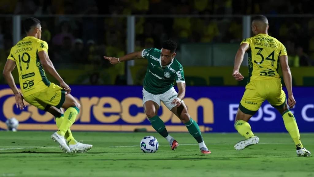 Vitor Roque volta a ser alvo do futebol europeu, e Chelsea avalia proposta pelo atacante após destaque no Palmeiras (Foto/Arquivo)