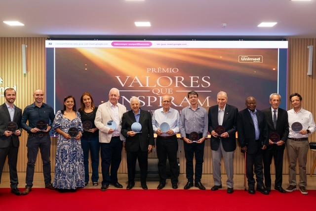 Premiados pelo Hospital Unimed Uberaba com o Troféu Valores que Inspiram (Foto/Divulgação)